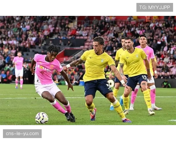 克雷莫纳小将首球泪洒赛场,队友叠罗汉庆祝暖人心